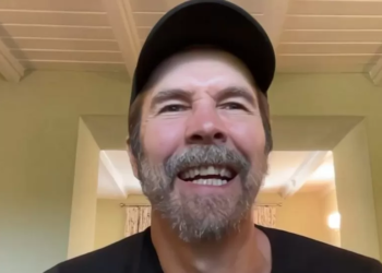 Stand-up comedian Rhod Gilbert has received his first clear cancer scan