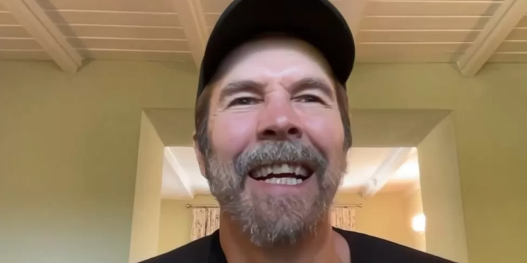 Stand-up comedian Rhod Gilbert has received his first clear cancer scan