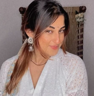 Jasmine Babbar recounts police arriving at her door following loud fireworks, presuming a possible gunshot incident: Exclusive Interview.