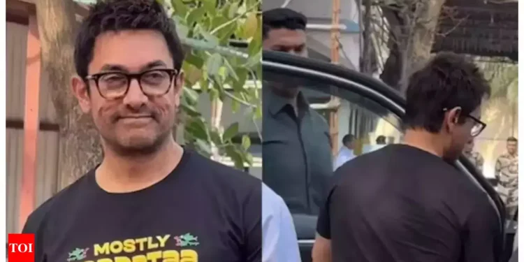 Aamir Khan’s Effortlessly Stylish Look Grabs Paparazzi Attention During Laapataa Ladies Promotion, Leaving Fans in Awe of His Timeless Charm.