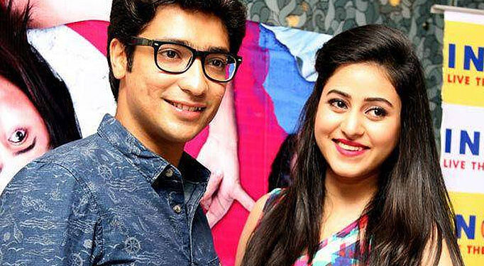 Love Struck at Prinsep Ghat: Gaurav and Ridhima’s First Encounter