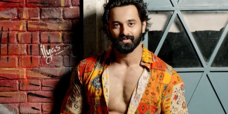 Unni Mukundan Sparks Social Media Frenzy with his Jaw-Dropping Physique; Online Users Assert, ‘Being This Attractive Should be Against the Law!’