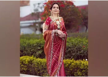 Nita Ambani Mesmerizes in Elegant Kanchipuram Handloom Saree with a Subtle Tribute – Uncover the Intricate Details!