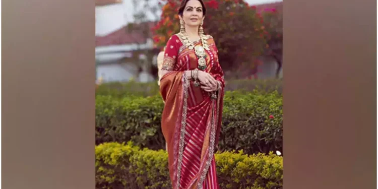 Nita Ambani Mesmerizes in Elegant Kanchipuram Handloom Saree with a Subtle Tribute – Uncover the Intricate Details!