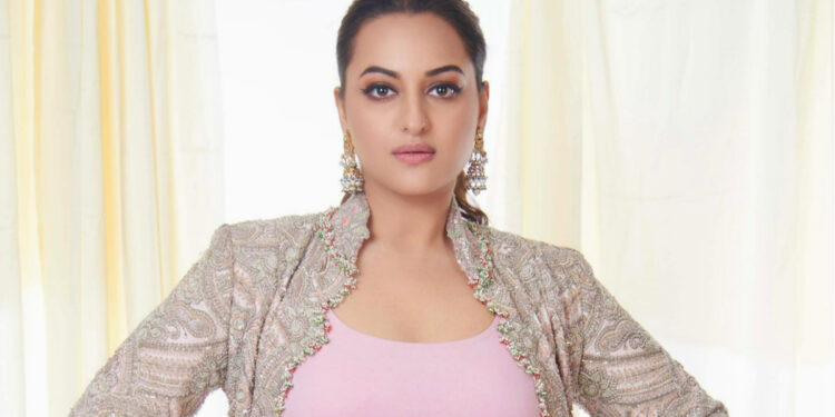 Sonakshi Unveils Fresh Images of Her Coveted Character Fareedan from ‘Heeramandi’