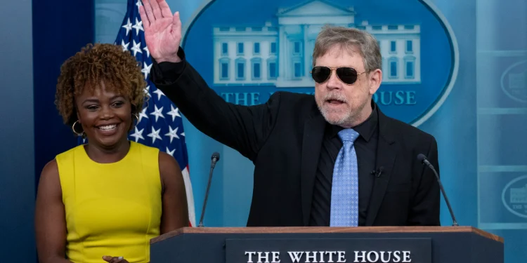 Mark Hamill Takes Center Stage at White House Press Briefing Following Meeting with President Biden, Unveils Biden’s Jedi Moniker