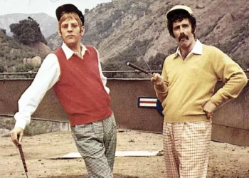 Elliott Gould Honors Donald Sutherland, His Co-Star in ‘MASH’ and ‘SPYS’: “This Is Deeply Painful… He Was Family to Me”