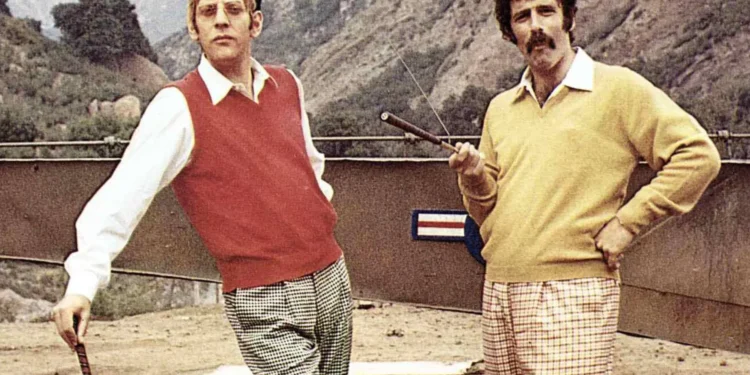 Elliott Gould Honors Donald Sutherland, His Co-Star in ‘MASH’ and ‘SPYS’: “This Is Deeply Painful… He Was Family to Me”