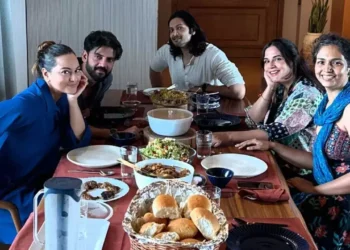 Newlyweds Sonakshi Sinha and Zaheer Iqbal join new parents Richa Chadha and Ali Fazal for a potluck gathering.