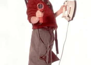 Daniel Stern Reveals THIS Home Alone Star Accidentally Bit Macauley Culkin’s Finger 