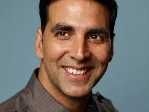 Akshay Kumar hilariously reacts on being asked about eye injury on Housefull 5 sets