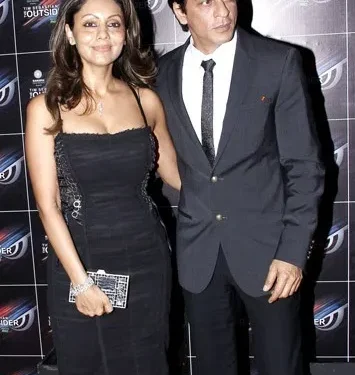 Shah Rukh Khan, Gauri Khan turn paparazzi into cheerleaders at Mumbai event