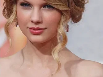 Taylor Swift was ‘blown away’ by surprise party hosted by boyfriend Travis Kelce